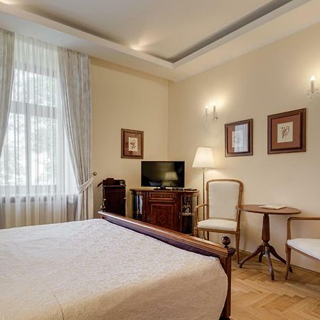 Louren Hotel Praha Bagian luar foto