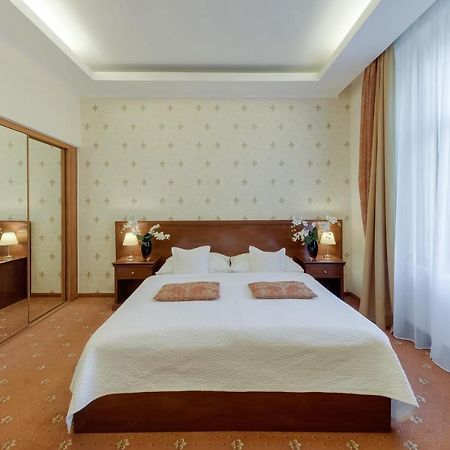 Louren Hotel Praha Bagian luar foto