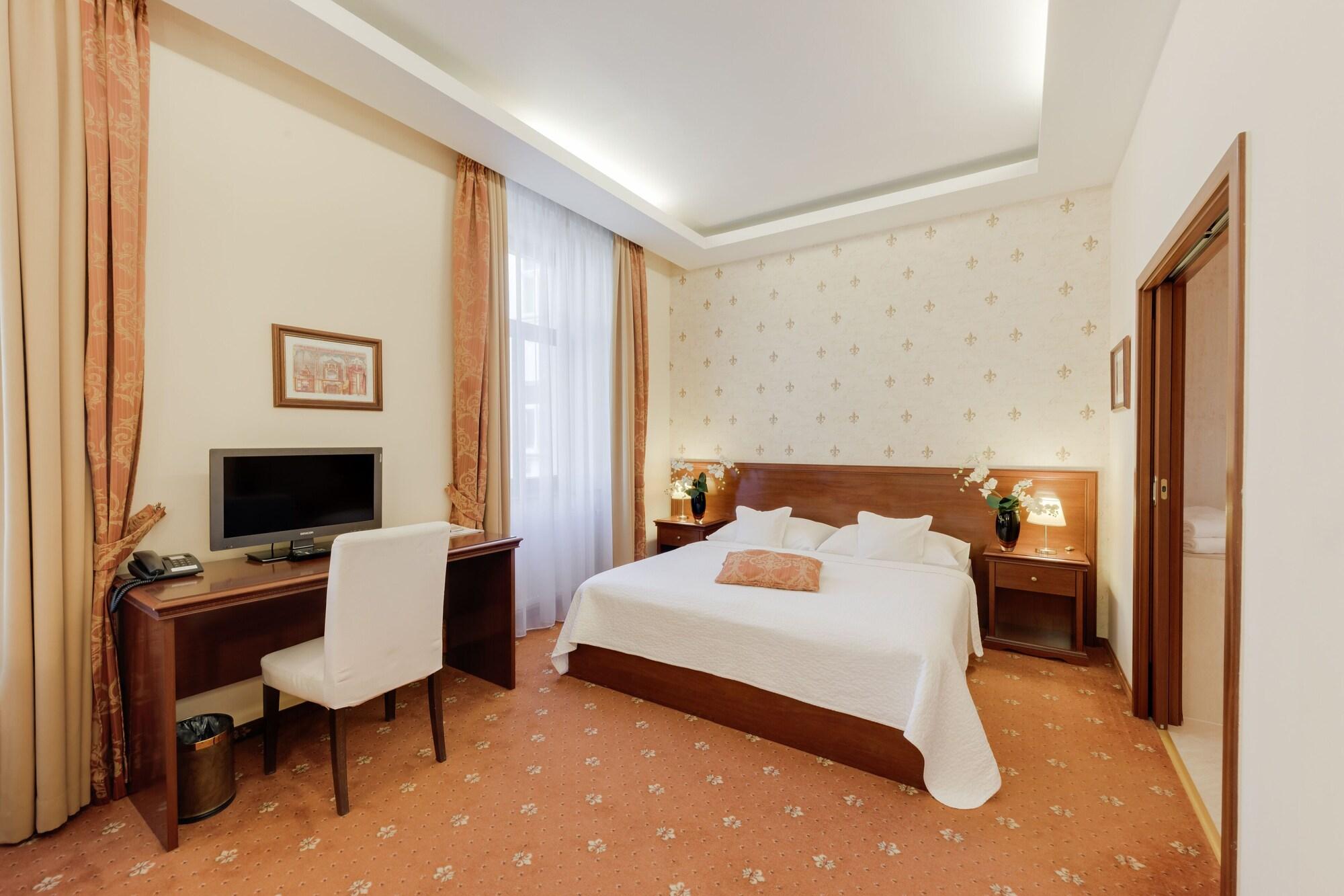 Louren Hotel Praha Bagian luar foto