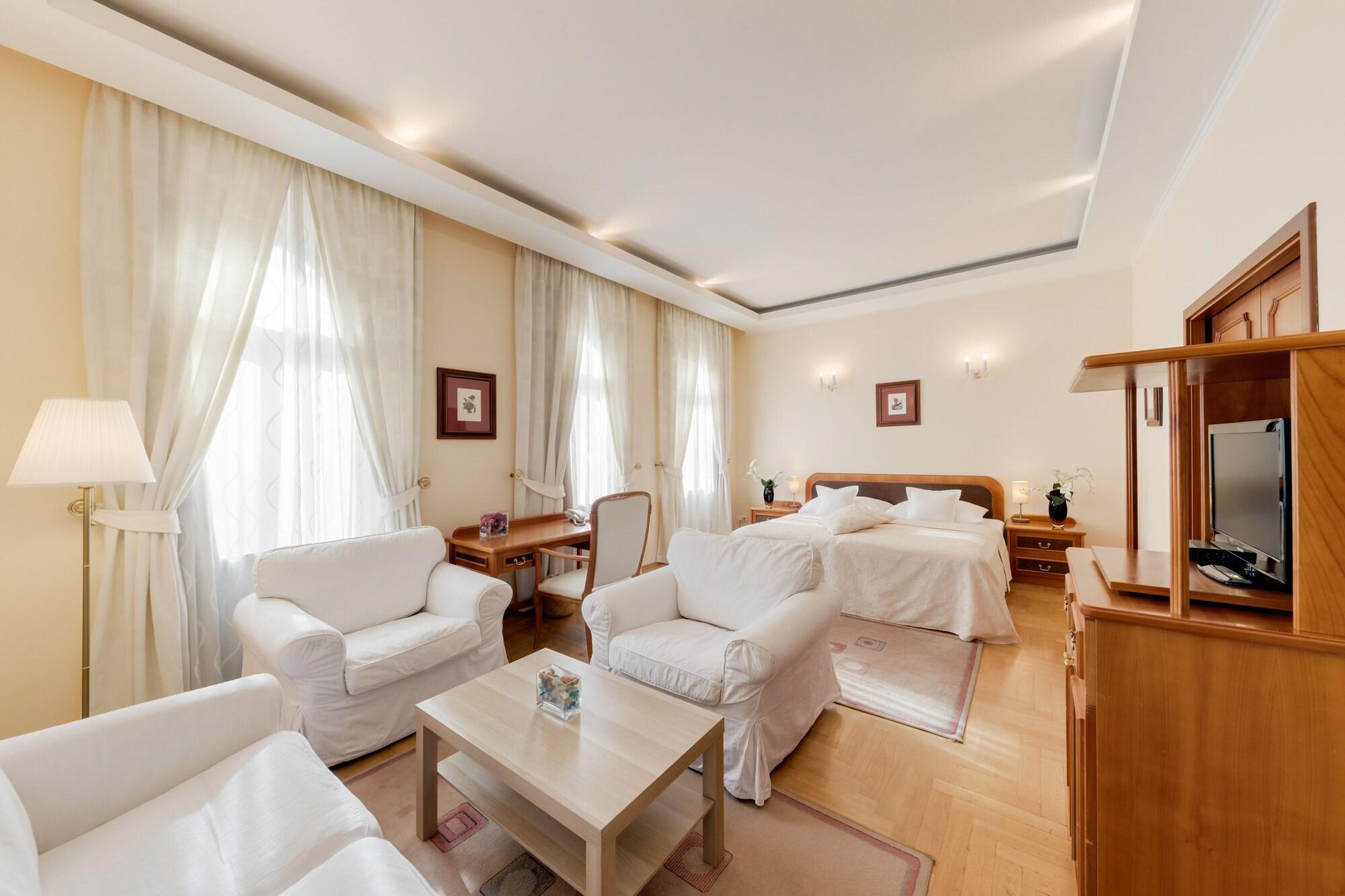 Louren Hotel Praha Bagian luar foto