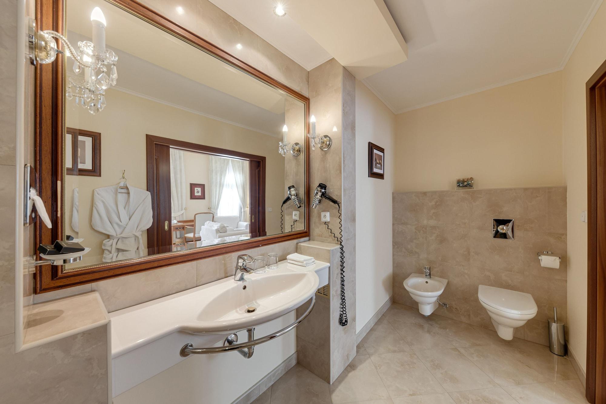 Louren Hotel Praha Bagian luar foto