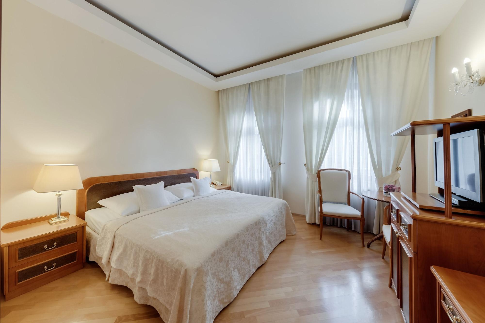 Louren Hotel Praha Bagian luar foto