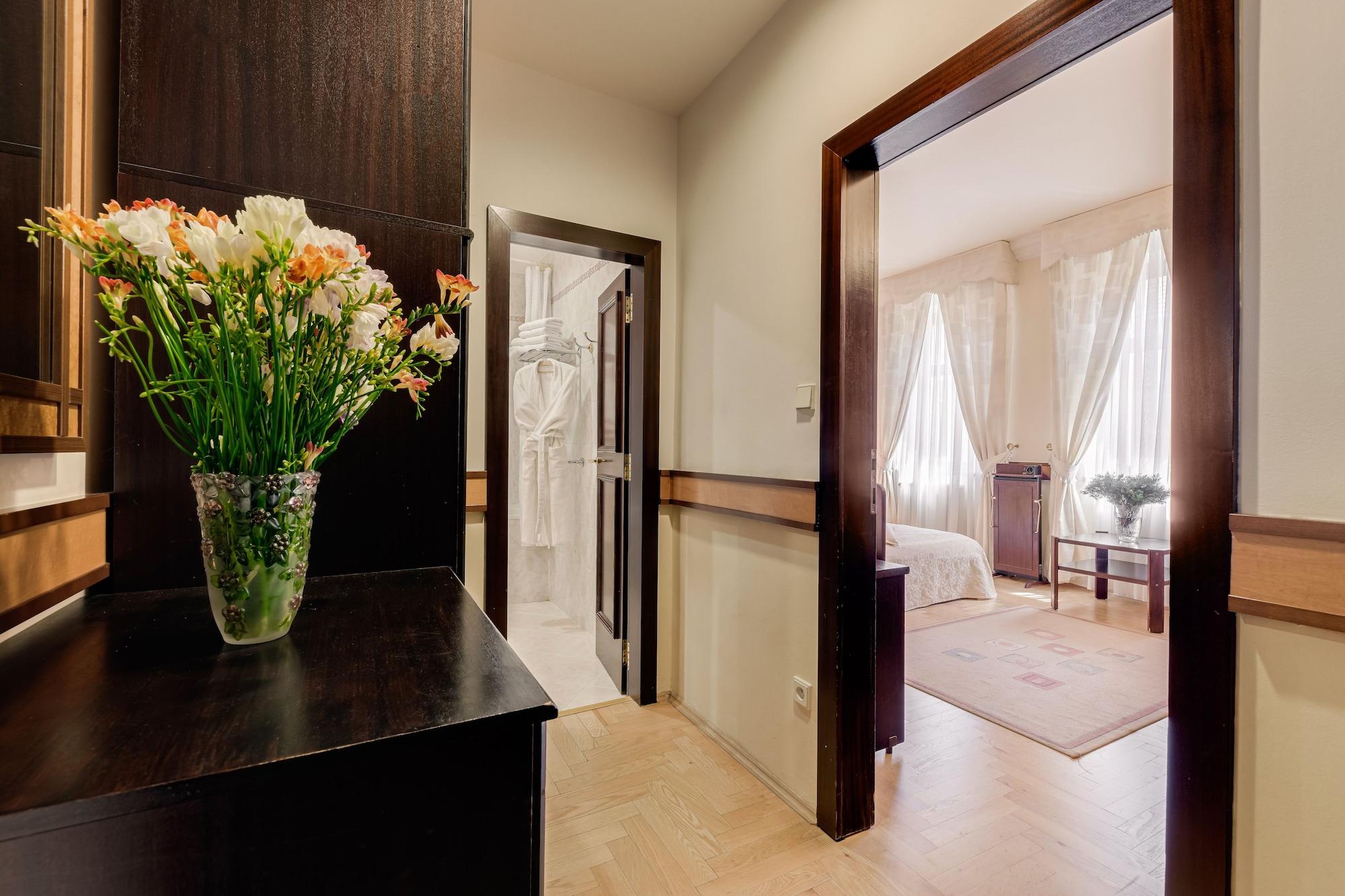 Louren Hotel Praha Bagian luar foto