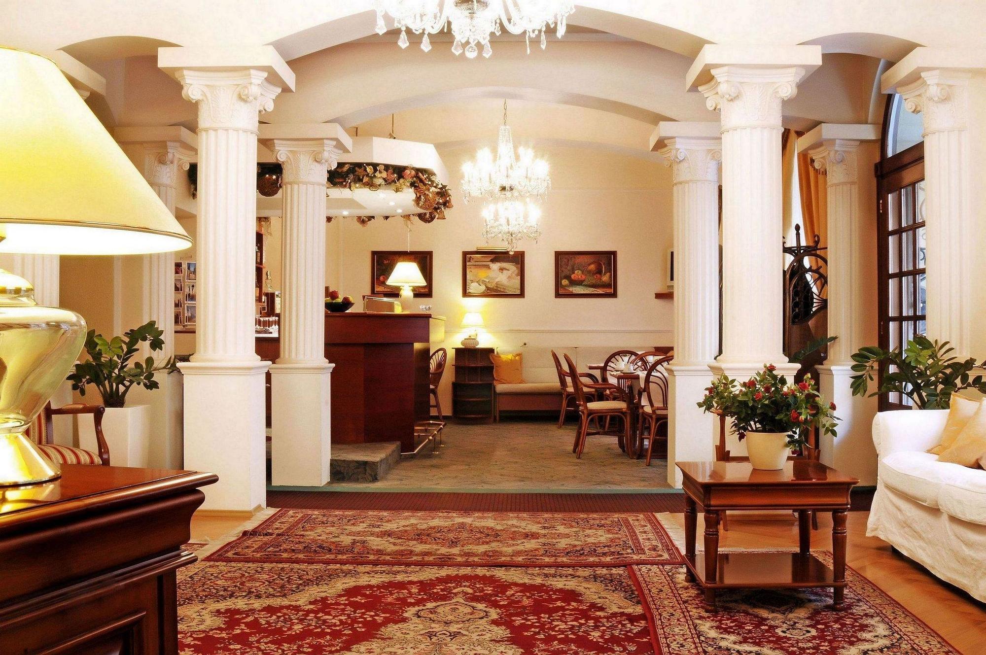 Louren Hotel Praha Bagian luar foto