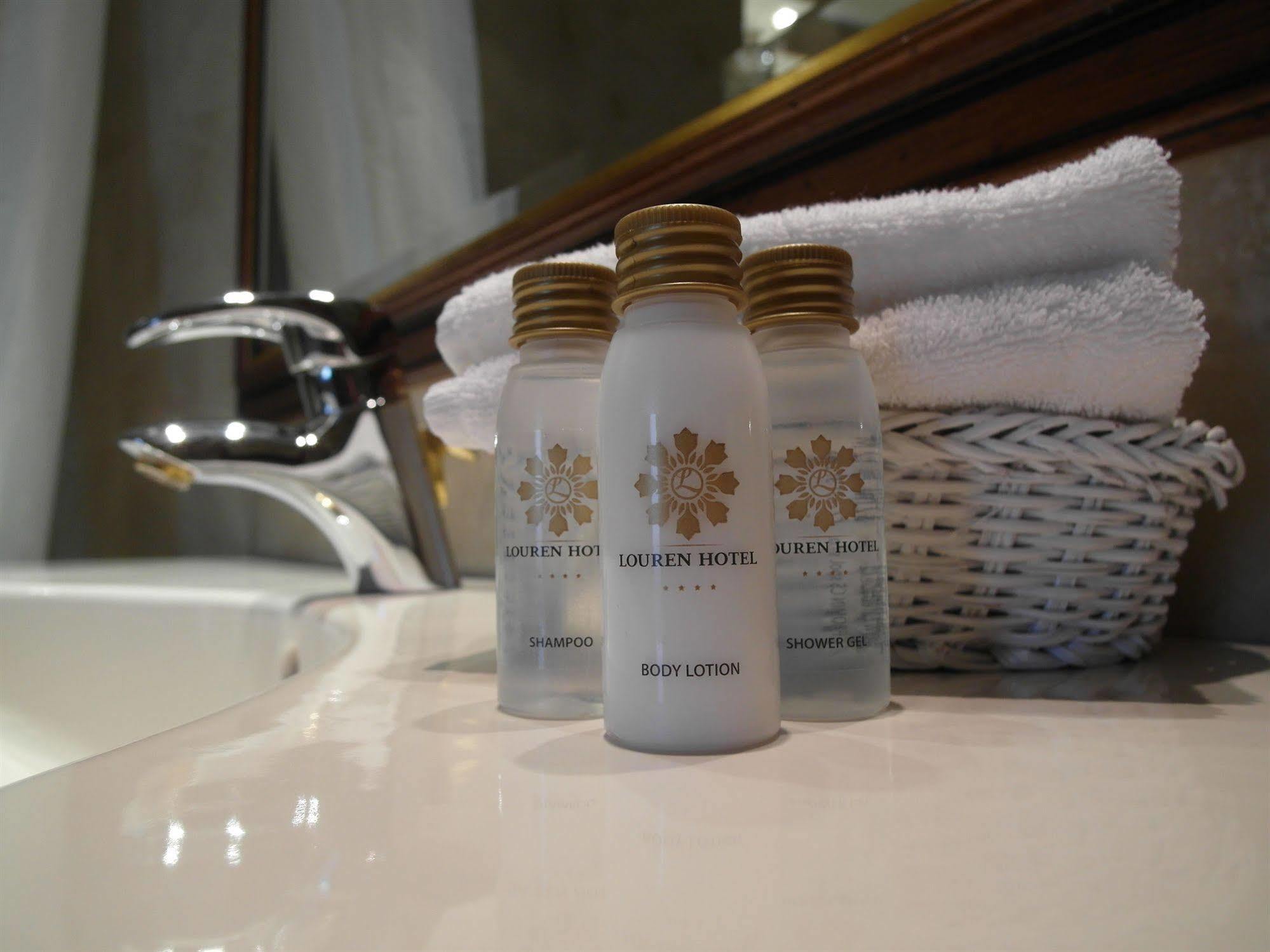 Louren Hotel Praha Bagian luar foto