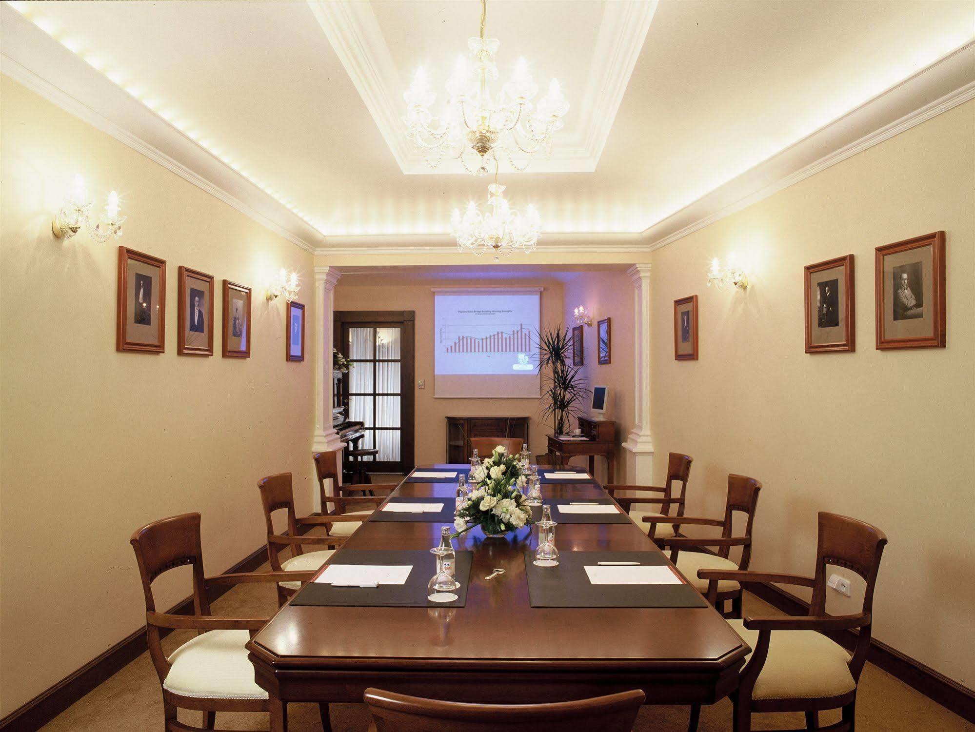 Louren Hotel Praha Bagian luar foto
