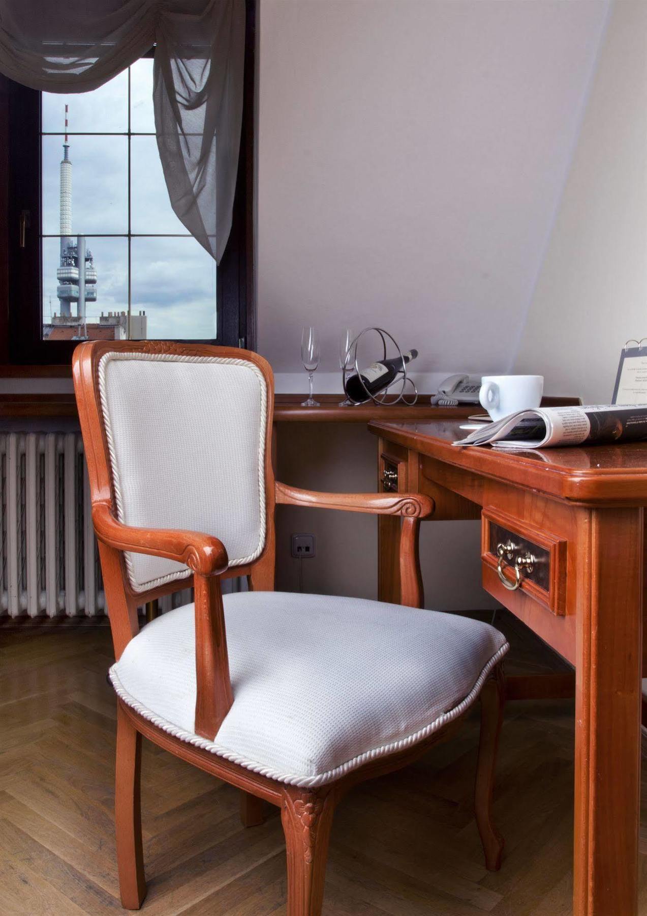 Louren Hotel Praha Ruang foto