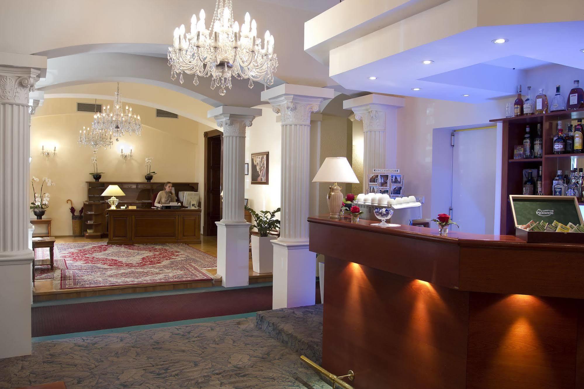 Louren Hotel Praha Bagian luar foto