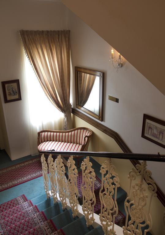 Louren Hotel Praha Bagian luar foto