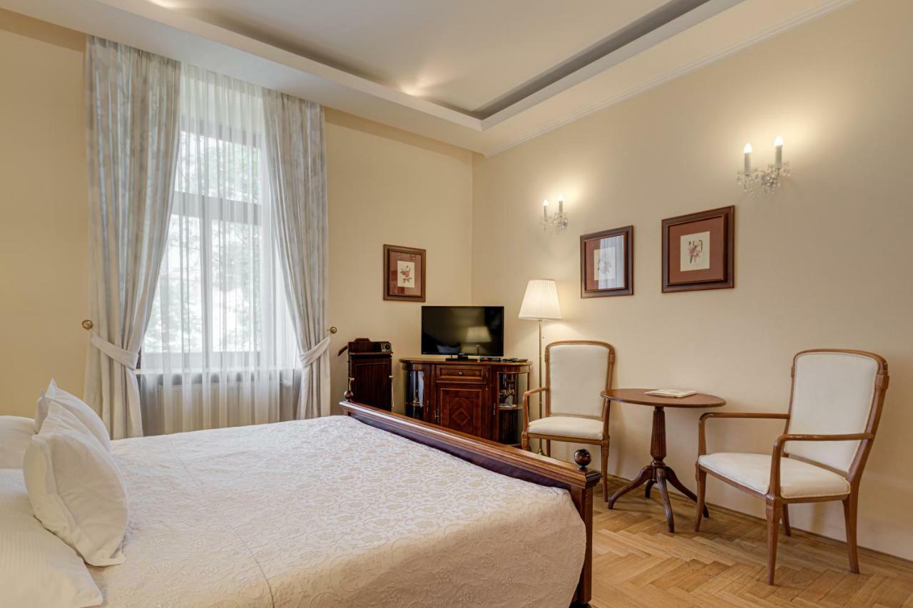 Louren Hotel Praha Bagian luar foto