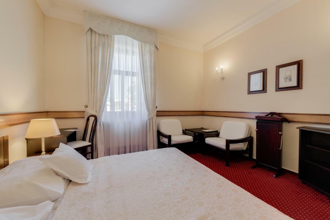 Louren Hotel Praha Bagian luar foto