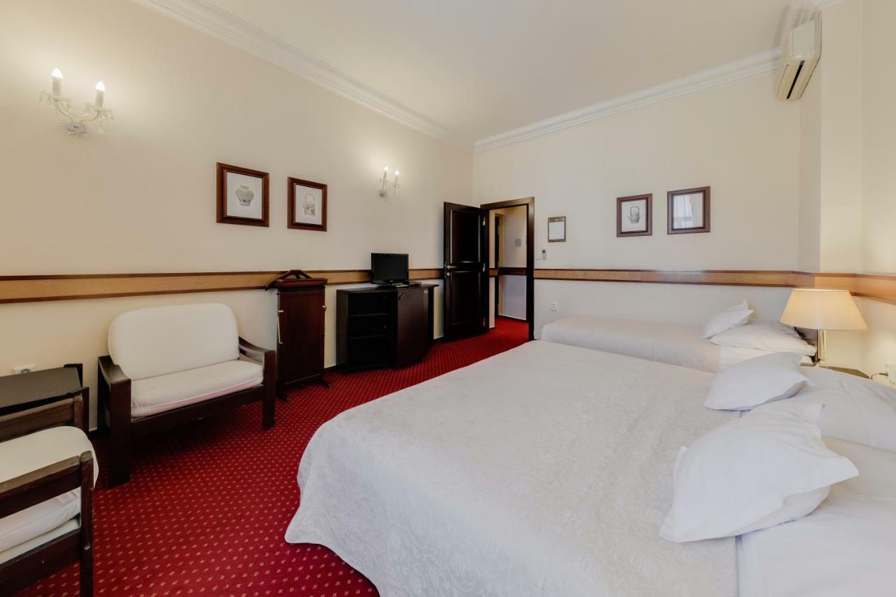 Louren Hotel Praha Bagian luar foto