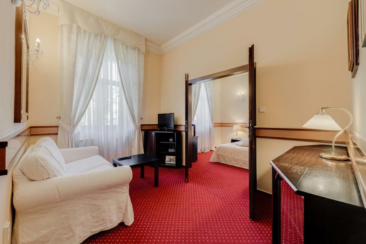 Louren Hotel Praha Bagian luar foto