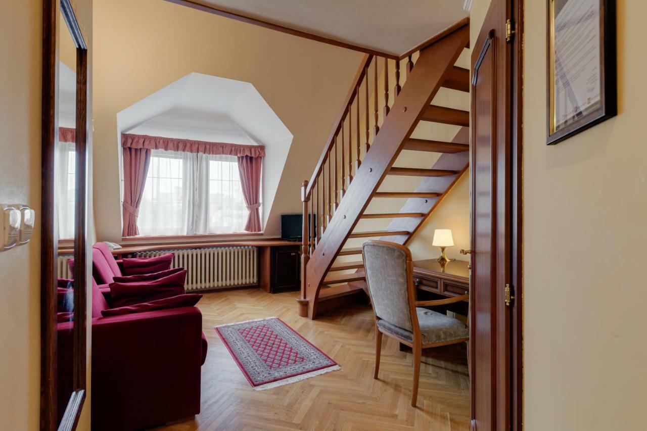 Louren Hotel Praha Bagian luar foto