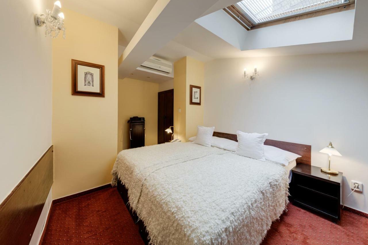 Louren Hotel Praha Bagian luar foto