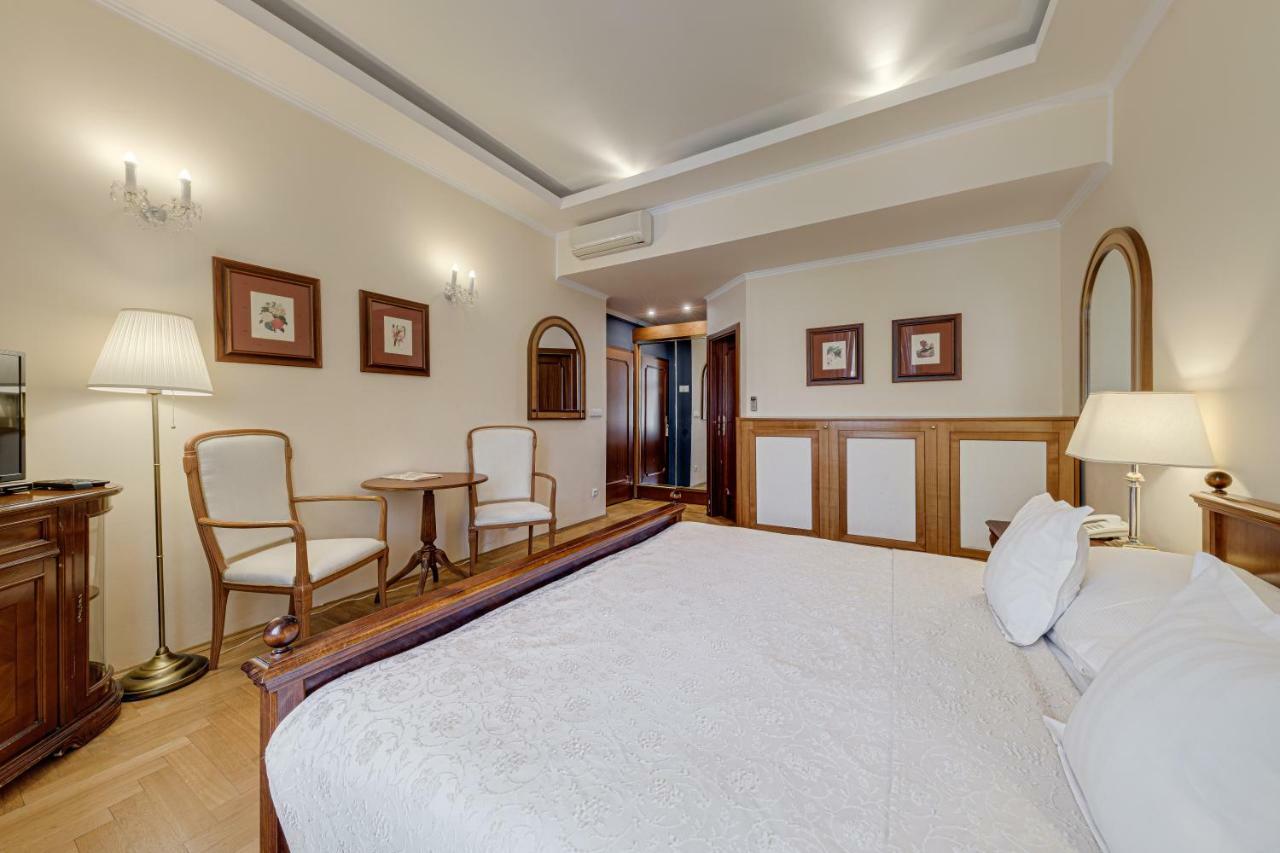Louren Hotel Praha Bagian luar foto