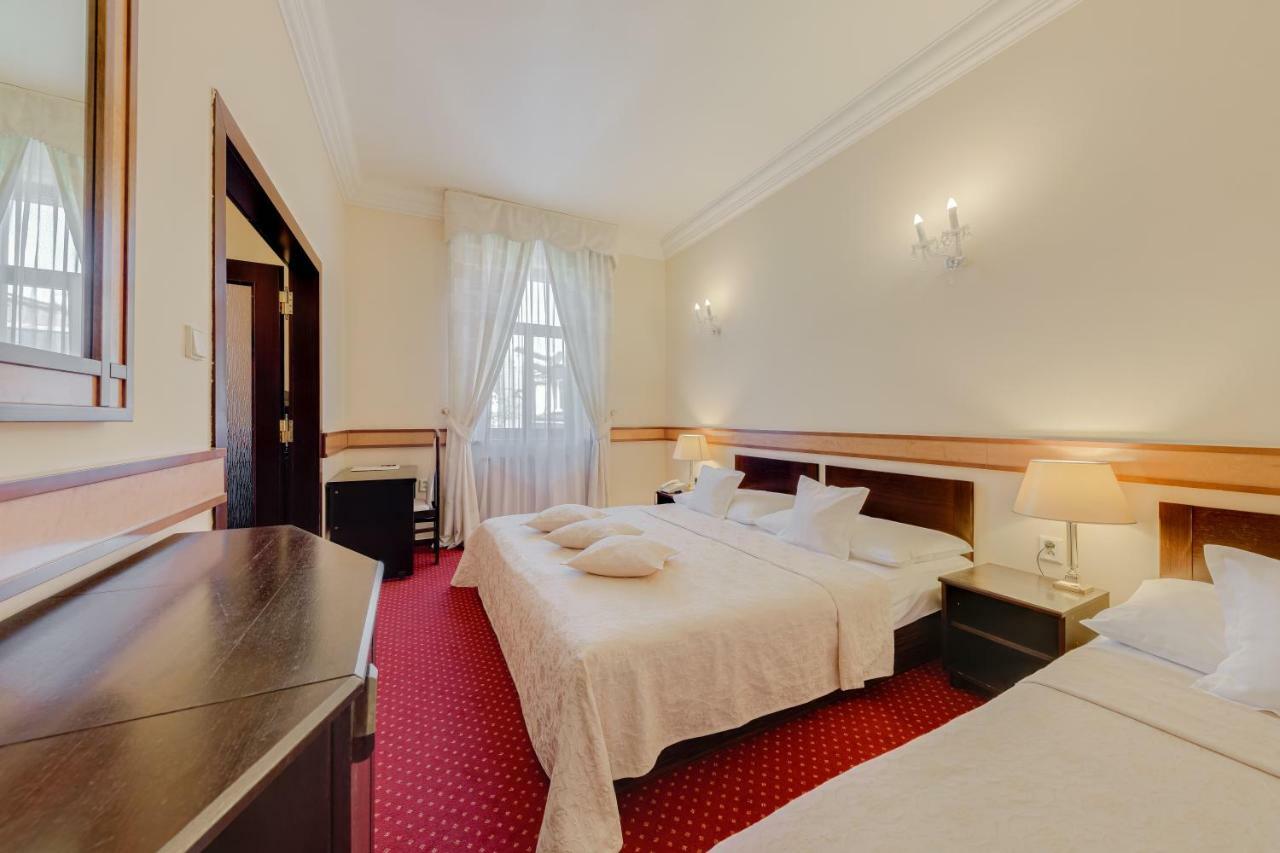 Louren Hotel Praha Bagian luar foto