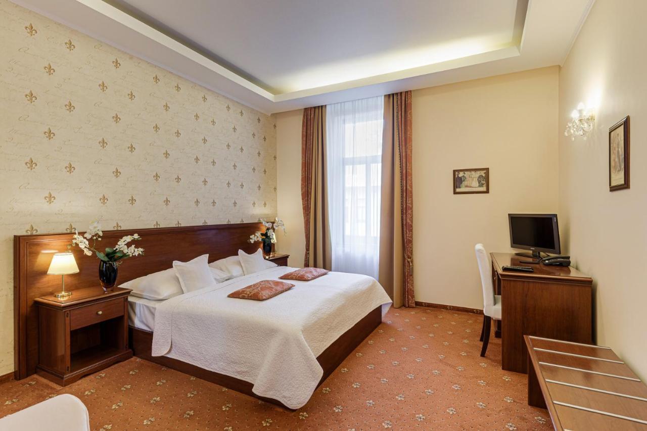 Louren Hotel Praha Bagian luar foto
